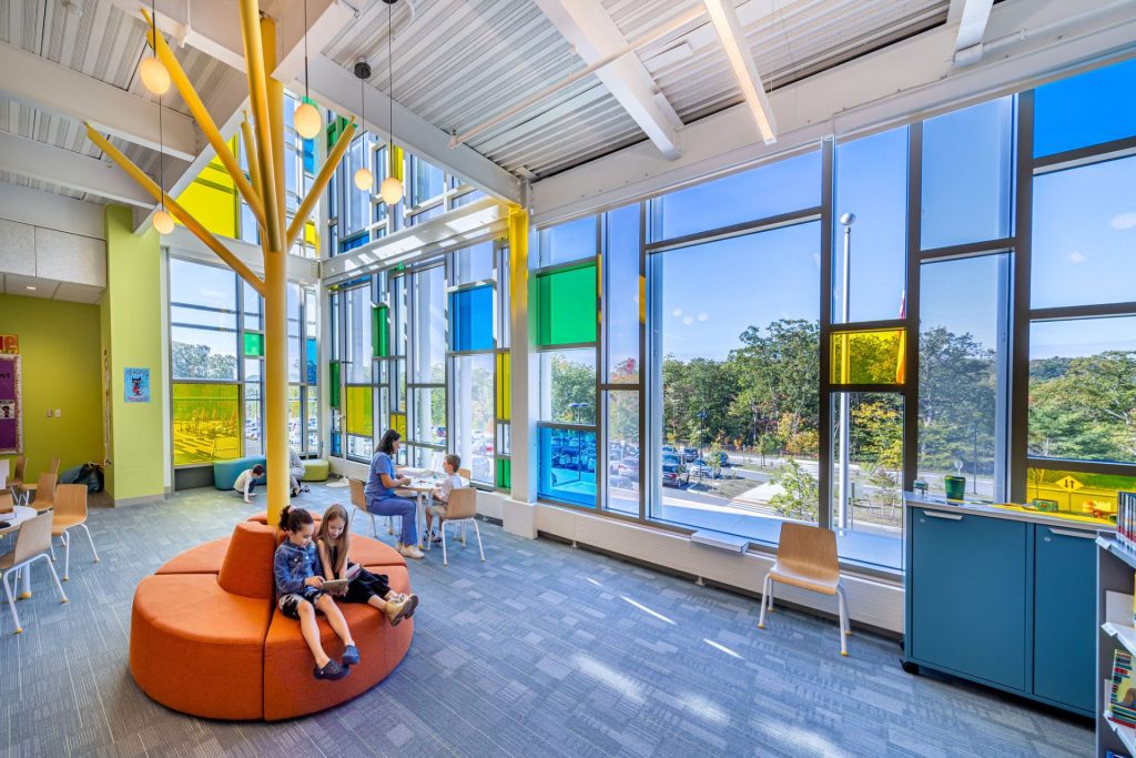 Gardner Elementary School features Kawneer's 1600UT System™1 Curtain Wall, Versoleil® SunShades, 500 Heavy Wall™ Entrances Kawneer